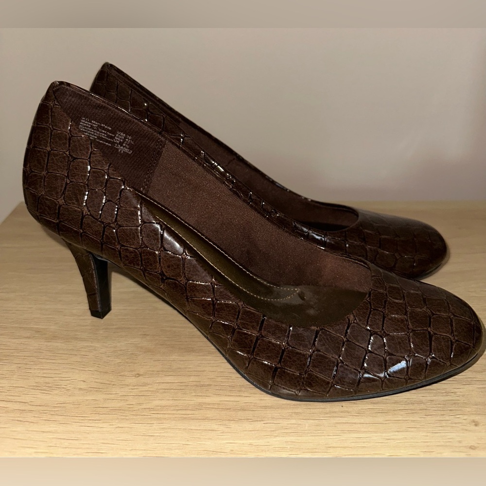 Comfort Plus by Predictions Dark Brown Textured Heels
